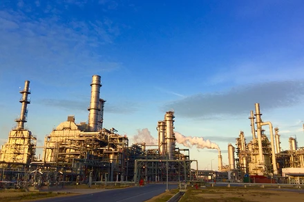 Nhà máy Lọc hóa dầu Nghi Sơn.