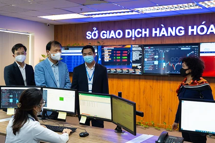 Đoàn công tác Bộ Công thương do Thứ trưởng Đỗ Thắng Hải dẫn đầu thăm Sở Giao dịch hàng hóa Việt Nam.