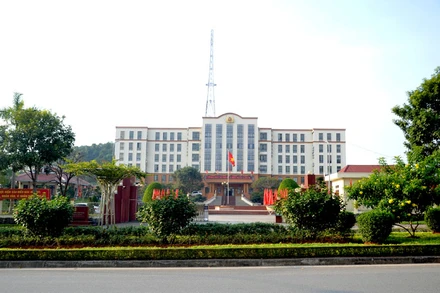 Trụ sở Công an tỉnh Lào Cai, đơn vị thực hiện bắt tạm giam 2 đối tượng vi phạm các quy định về nghiên cứu, thăm dò, khai thác tài nguyên, theo khoản 2, điều 227, Bộ luật Hình sự năm 2015.