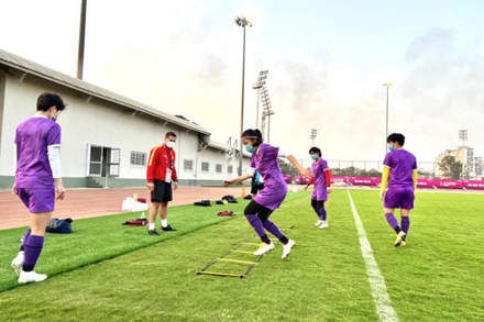 Các cầu thủ đội tuyển nữ Việt Nam trong buổi tập thứ hai tại thành phố Pune, Ấn Độ. (Ảnh: VFF)