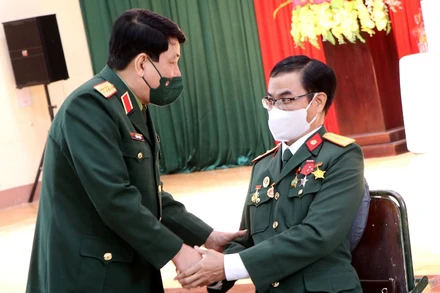 Đại tướng Lương Cường thăm hỏi thương bệnh binh đang điều dưỡng tại Trung tâm Điều dưỡng Người có công tỉnh Phú Thọ.