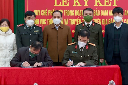 Công an tỉnh và Sở Thông tin và Truyền thông Cao Bằng ký quy chế phối hợp đấu tranh, xử lý vi phạm pháp luật lĩnh vực bưu chính, viễn thông và tội phạm công nghệ cao.