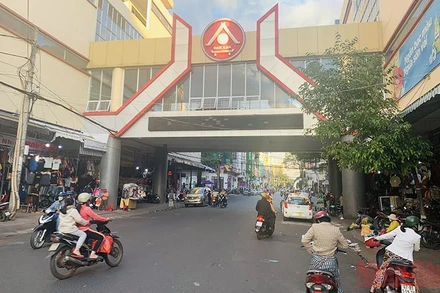 Các hoạt động tại thành phố Buôn Ma Thuột từng bước thích ứng an toàn với dịch Covid-19.