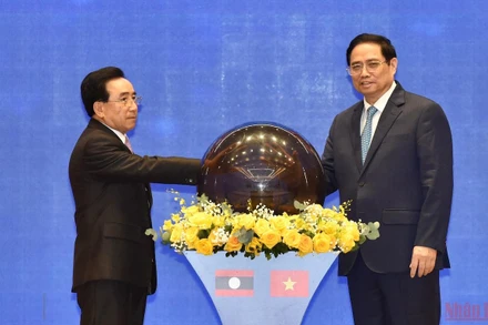  Thủ tướng Phạm Minh Chính và Thủ tướng Lào Phankham Viphavanh thực hiện nghi lễ phát động Năm Đoàn kết Hữu nghị Việt Nam-Lào, Lào-Việt Nam 2022. (Ảnh: Trần Hải)