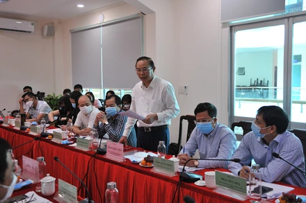 Thứ trưởng Phùng Đức Tiến phát biểu tại buổi làm việc.