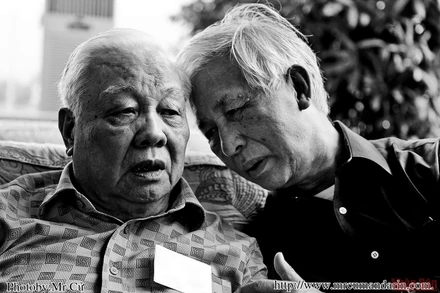 Giáo sư, Viện sĩ Nguyễn Văn Hiệu và Giáo sư Trần Thanh Vân tại Quy Nhơn vào tháng 12/2011. (Ảnh: ICISE)