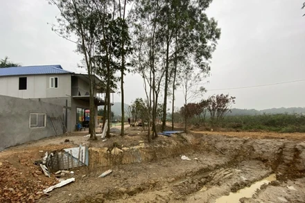 Tự ý nạo vét, đổ đất tại hồ Thanh Cao, xã Ngọc Thanh.