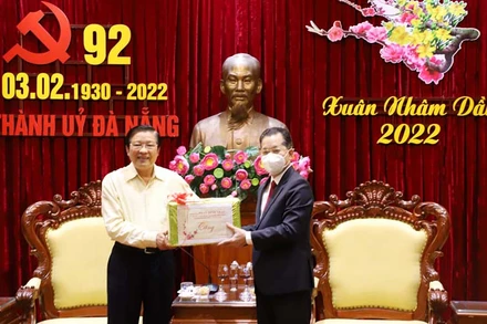 Đồng chí đồng chí Phan Đình Trạc, Ủy viên Bộ Chính trị, Bí thư Trung ương Đảng, Trưởng Ban Nội Chính Trung ương thăm, chúc Tết Thành ủy Đà Nẵng. 