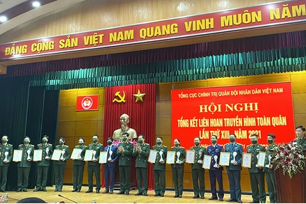 Các tác giả đạt giải thưởng tại Liên hoan truyền hình toàn quân lần thứ XIII năm 2021.