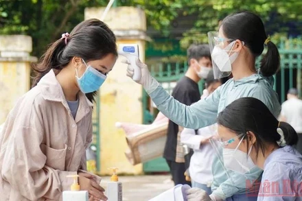 Các đơn vị liên quan xây dựng, chuẩn bị tốt phương án để từng bước đưa học sinh Nam Định trở lại trường sau Tết Nguyên đán.