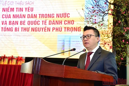 Tổng Biên tập Báo Nhân Dân Lê Quốc Minh phát biểu tại lễ giới thiệu sách.