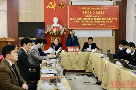 Giám đốc Sở Giáo dục và Đào tạo Hà Tĩnh Đặng Thị Quỳnh Diệp phát biểu tại Hội nghị sơ kết học kỳ I.