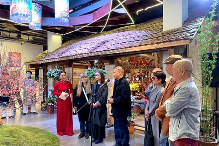 Khai mạc chương trình Tết Việt tại phố cổ Hà Nội.