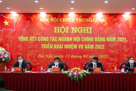 Xây dựng cán bộ ngành nội chính Đảng thật sự liêm chính, bản lĩnh và có dũng khí