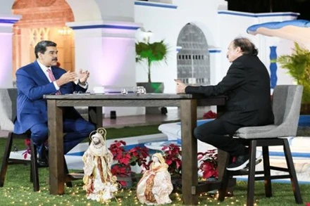 Tổng thống Venezuela Niclolas Maduro (trái) trong cuộc phỏng vấn với nhà báo Tây Ban Nha Ignacio Ramonet. (Ảnh: Prensa Latina)