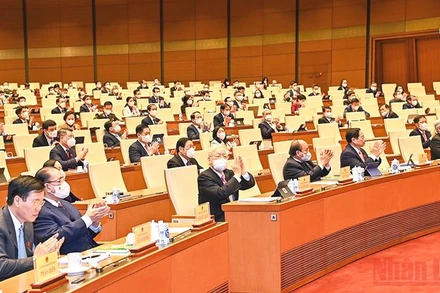 Các đồng chí lãnh đạo, nguyên lãnh đạo Đảng, Nhà nước, Mặt trận Tổ quốc Việt Nam và các đại biểu dự phiên bế mạc Kỳ họp bất thường lần thứ nhất, Quốc hội khóa XV tại Nhà Quốc hội. (Ảnh: LINH KHOA)