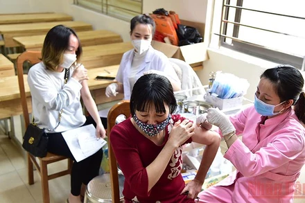 Hà Nội tăng tốc tiêm mũi nhắc lại cho người dân. (Ảnh: THÀNH ĐẠT)