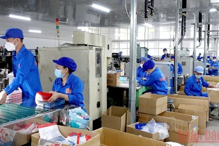 Thực hiện tốt chính sách bảo hiểm xã hội, nhiều doanh nghiệp ở Sóc Trăng vẫn duy trì ổn định sản xuất trong thời gian dịch Covid-19 bùng phát.