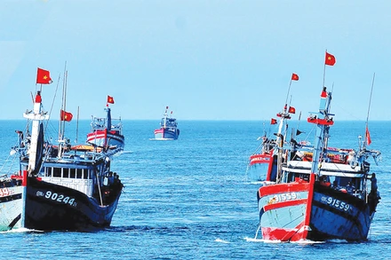 Sóng cả vững tay chèo