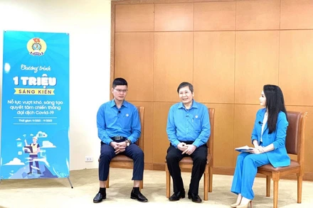 Phó Chủ tịch Thường trực Tổng Liên đoàn Lao động Việt Nam Trần Thanh Hải (giữa) tham gia chương trình tọa đàm.