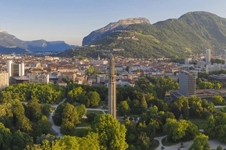 Một góc thành phố Grenoble của Pháp. (Nguồn: Grenoble-tourisme.com/TTXVN)