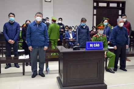 Các bị cáo tại phiên xét xử.