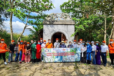 Du khách tham gia tour mới “Thủ Đức - thành phố bên dòng sông xanh” do Sở Du lịch Thành phố Hồ Chí Minh và Công ty TST Tourist tổ chức những ngày đầu năm 2022. (Ảnh:hochiminhcity.gov.vn)