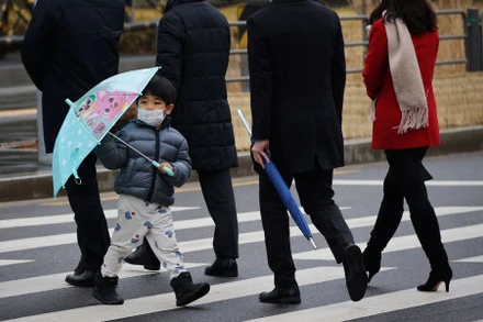 Số ca mắc mới Covid-19 theo ngày của Hàn Quốc đang tăng nhanh trong bối cảnh biến thể Omicron lây lan nhanh chóng và trở thành biến thể chính gây bệnh ở nước này. (Ảnh: REUTERS)