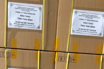 Một số vật tư y tế phục vụ xét nghiệm Covid-19 do Công ty trách nhiệm hữu hạn MEDICON trao tặng cho Sở Y tế tỉnh Thái Bình.