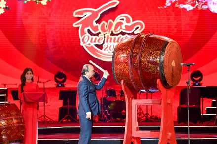 Chủ tịch nước Nguyễn Xuân Phúc dự chương trình Xuân Quê hương 2022