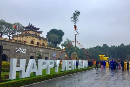 Nghi lễ dựng cây nêu ở Hoàng thành.