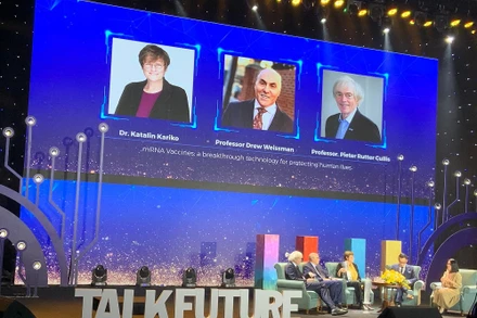 Những chủ nhận của Giải thưởng chính VinFuture chia sẻ về công trình nghiên cứu vaccine mRNA.