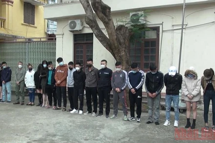 Các đối tượng có hành vi tổ chức, sử dụng ma túy được di lý về cơ quan công an.