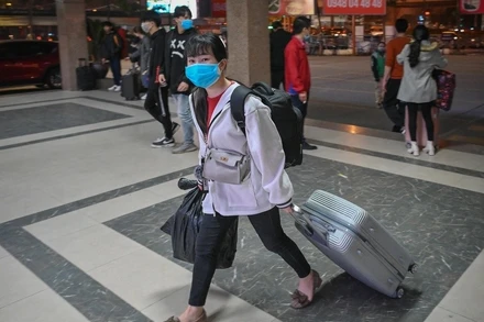 Chuẩn bị bước vào Tết nguyên đán, nhiều tỉnh, thành phố ra thông báo phòng, chống dịch cho bà con về quê.