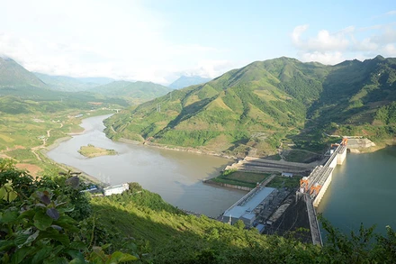 Cho vay đầu tư Dự án Nhà máy Thủy điện Sơn La. 