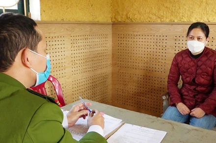 Công an làm việc với đối tượng chủ mưu Lê Thị Thu Hiền.