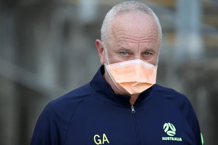 Huấn luyện viên Graham Arnold đang đứng trước nguy cơ bỏ lỡ 2 trận đấu vòng loại World Cup liên tiếp của Australia. (Ảnh: Getty Images)