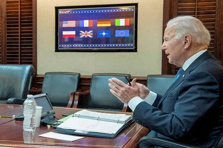 Tổng thống Mỹ Joe Biden họp trực tuyến với các nhà lãnh đạo châu Âu về tình hình Ukraine. (Nguồn: Atalayar)