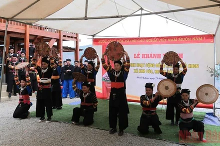 Tiết mục văn nghệ của đồng bào Lô Lô, xóm Khuổi Khon, xã Kim Cúc, huyện Bảo Lạc, tỉnh Cao Bằng.