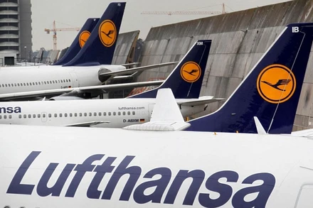 Máy bay của hãng hàng không Lufthansa tại Sân bay Frankfurt, Đức. (Ảnh: Reuters)