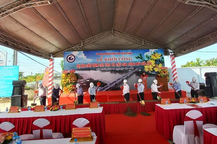  Nghi thức khởi công dự án cầu Vàm Cái Thia và cầu qua kênh Mỹ Đức Tây.