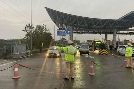 Lưu lượng phương tiện tăng cao, tuyến cao tốc Pháp Vân-Cầu Giẽ bị ùn tắc, nhà đầu tư BOT phải xả trạm chiều 5/2. (Ảnh: Ủy ban An toàn giao thông quốc gia cung cấp)
