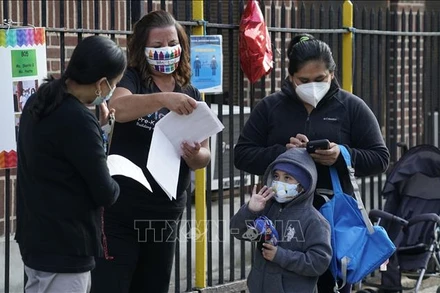 Học sinh tới trường học tại New York, Mỹ. (Ảnh tư liệu: AFP/TTXVN)