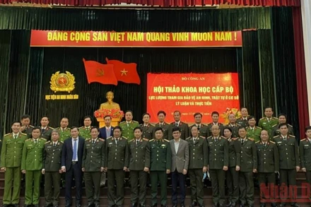 Các đại biểu tham dự hội thảo.