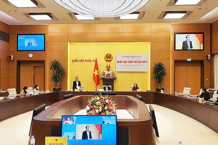 Các đại biểu tại Phiên họp toàn thể lần thứ 4 Ủy ban Pháp luật của Quốc hội.