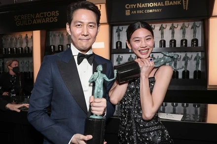 Hai diễn viên chính của “Squid Game” giành giải thưởng diễn xuất cao nhất tại Giải thưởng thường niên SAG lần thứ 28. (Ảnh: Shutterstock)