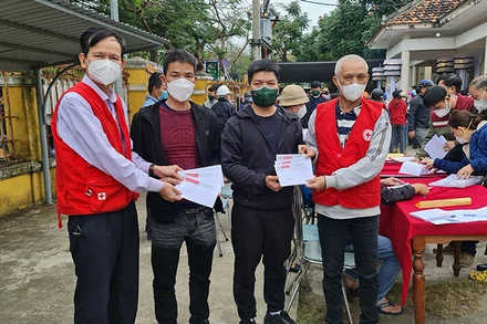 Hỗ trợ gia đình có người tử vong và mất tích do lật thuyền tại Quảng Nam