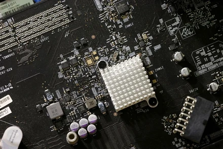 Doanh số bán chip toàn cầu năm 2021 tăng 26,2% so với năm 2020. (Ảnh: Reuters)