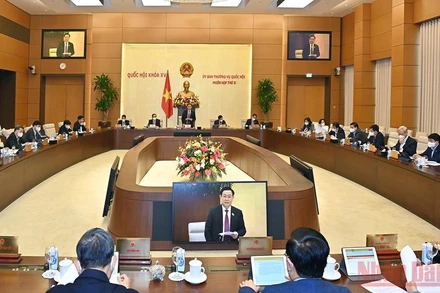 Chủ tịch Quốc hội Vương Đình Huệ phát biểu tại phiên họp (Ảnh: DUY LINH)