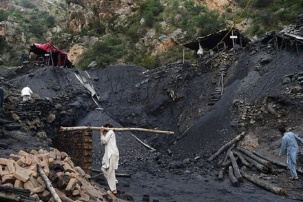Công nhân tại các mỏ than ở Pakistan không được bảo đảm an toàn. (Ảnh: pakistantoday)